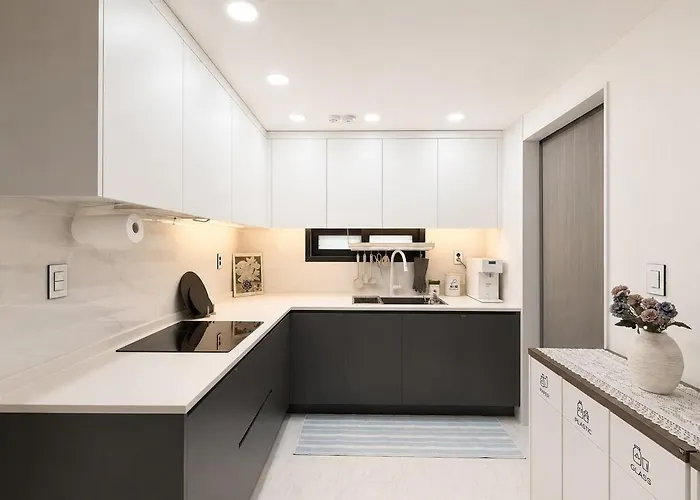 Newly Opened, Free Parking, Elevator, Bedding, 50-inch Tv, Netflix, Yeonsinnae Station Lines 3,6,gtx-a